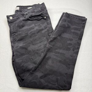 Sanctuary Dark Gray and Black Camouflage Skinny Jeans